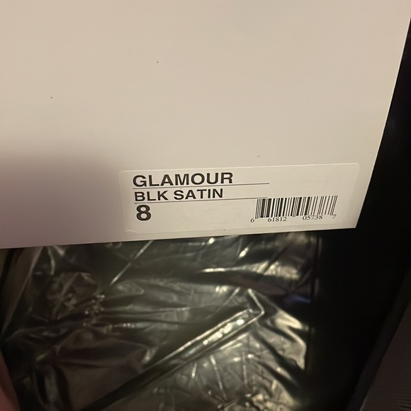 Steve Madden flat form slip on sneaker shoe. Can be dressed up or down. - Picture 4 of 4